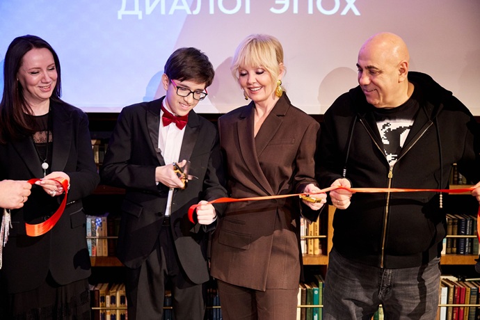 Валерия и Иосиф Пригожин торжественно открыли церемонию по случаю премьеры шоу «Суперпозиция» 